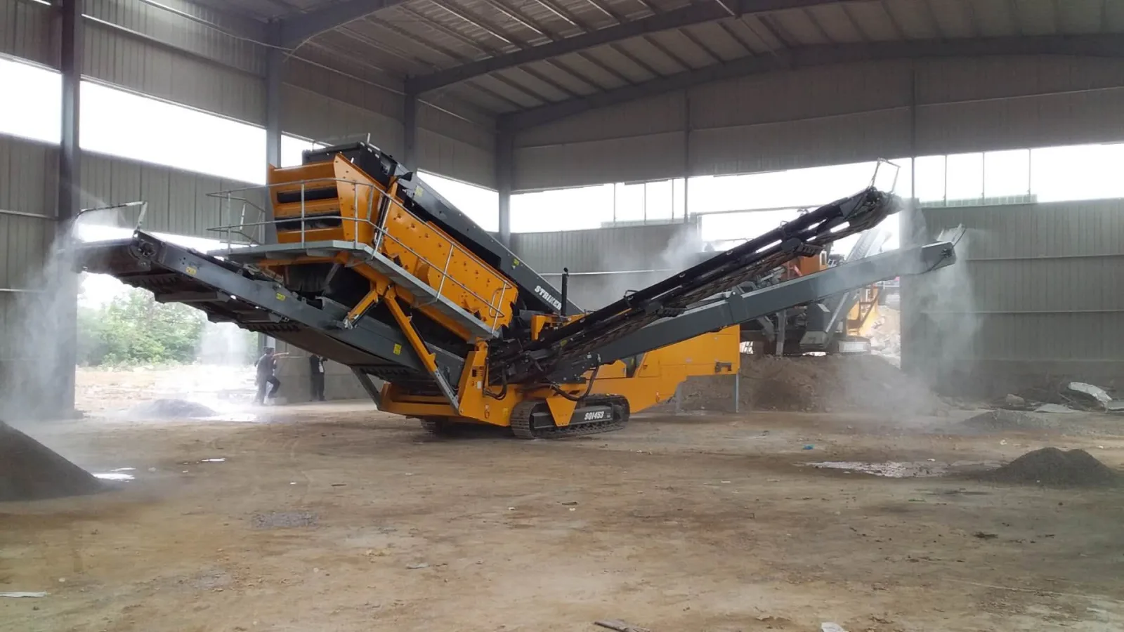 Screening plant processing aggregate