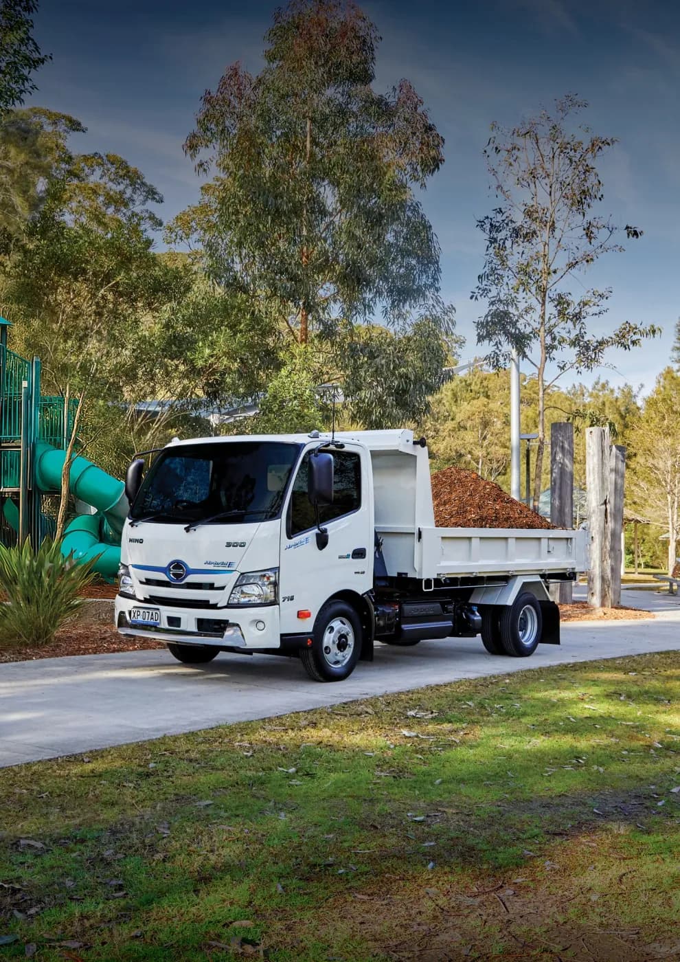 Tray truck