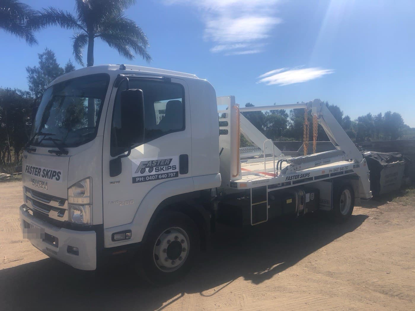 New Isuzu FSR with West-Trans bin lift financed by TMF for Faster Skips
